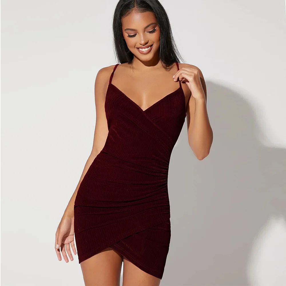 

2024 Spring/Summer New Women's Sexy V-neck Pleated Wrapped Hip Irregular Velvet Strap Dress