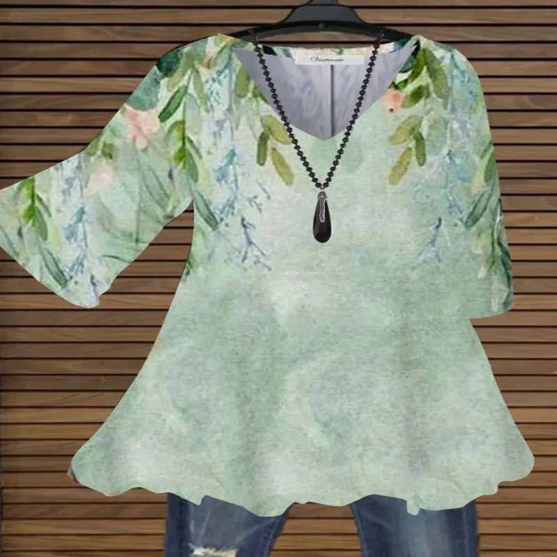 

Plus Size Women Green Half Sleeve V-neck Floral Printed Top