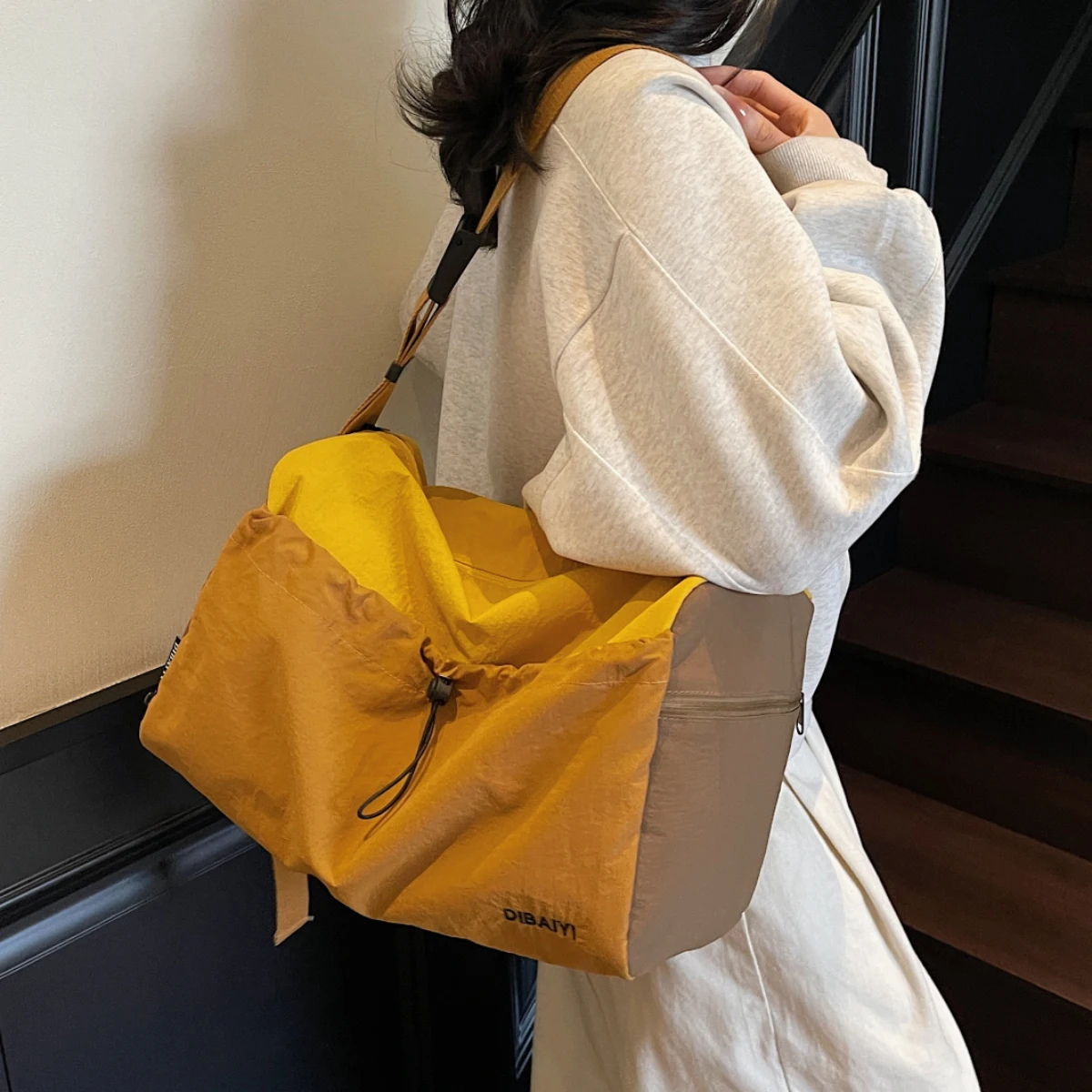 Sports Fitness Bag for Women, Wet and Dry Separation, Yoga Satchel Crossbody Bag, Large-Capacity Travel Bag, Satchel Cosmetics Bag for Business Trip, Fashionable Shopping Bag, Shopping and Work Clothing