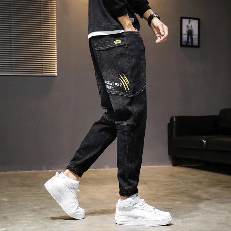 thumbnail image 1 of Pantalones vaqueros para hombre, pantalones con letras recortadas, ajustados, con estampado estético, vaqueros de primavera y otoño para hombre, holgados, lavados, clásicos, nuevos, 1 of 5