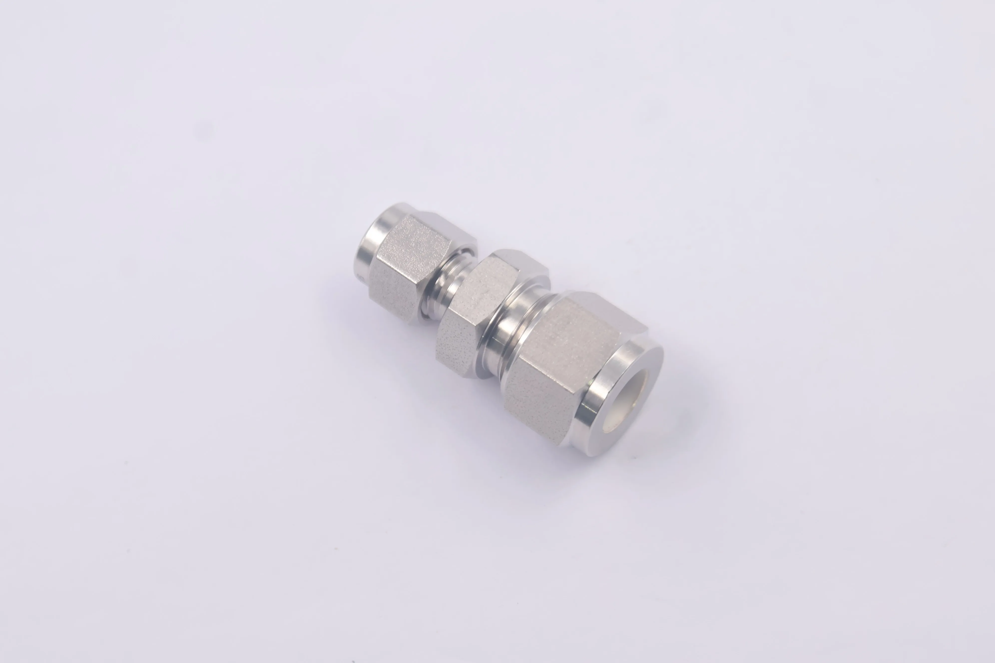 SS-10M0-6-4, Stainless Steel Tube Fitting, Union, 10 mm x 1/4 in. Tube OD, Can Combination with Swagelok