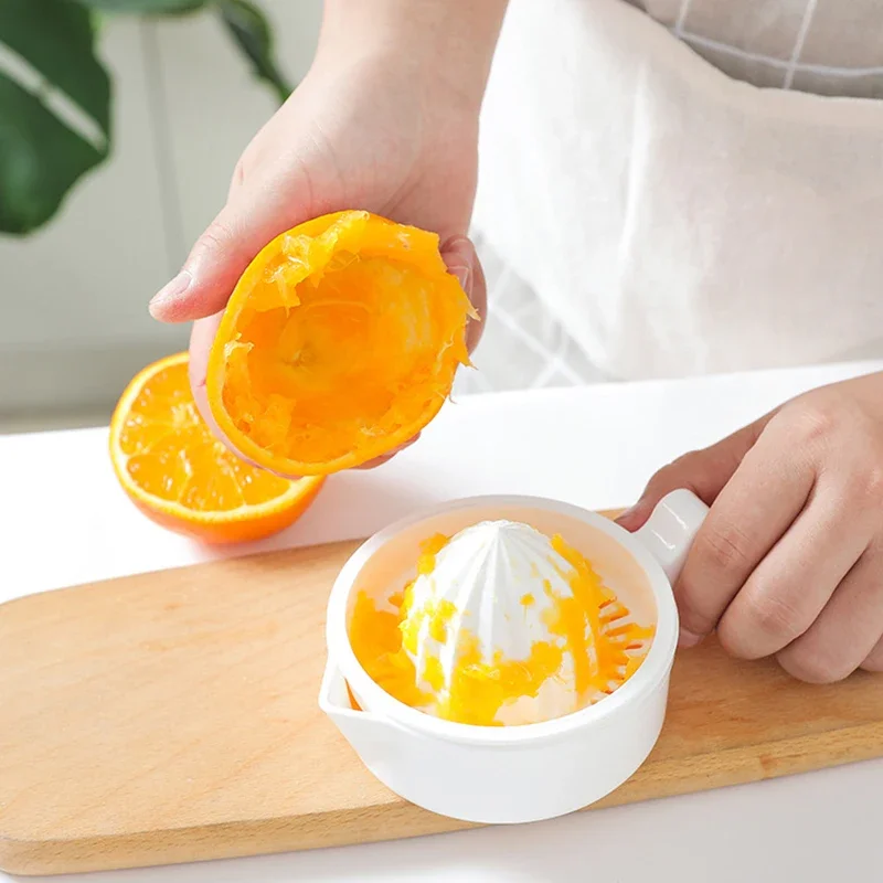 Plastic Manual Orange Juicer Kitchen Orange Lemon Squeezer Portable Citrus Juicer Multifunction Fruit Kitchen Accessories Lemon Squeezer Juice Squeezer Fruit Juicer