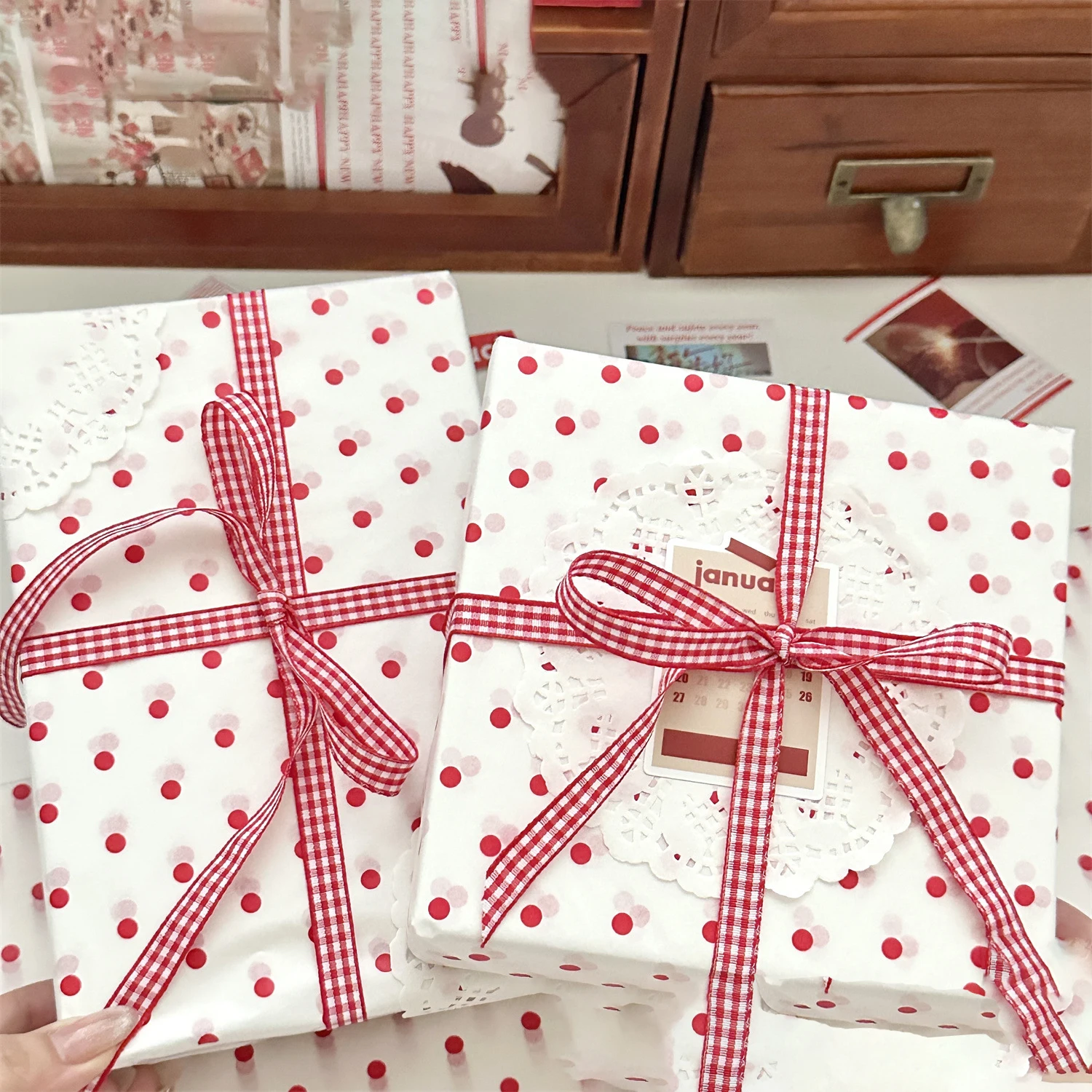 Elegant Polka Dot Gift Wrapping Paper - Versatile and Lightweight
