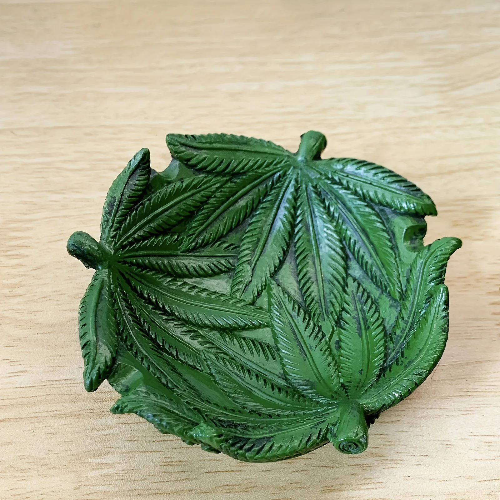 Portable Ashtray Vintage Green Leaf Resin Key Holder Desk Organizer Home Decor Retro Bar Accessory Indoor/Outdoor