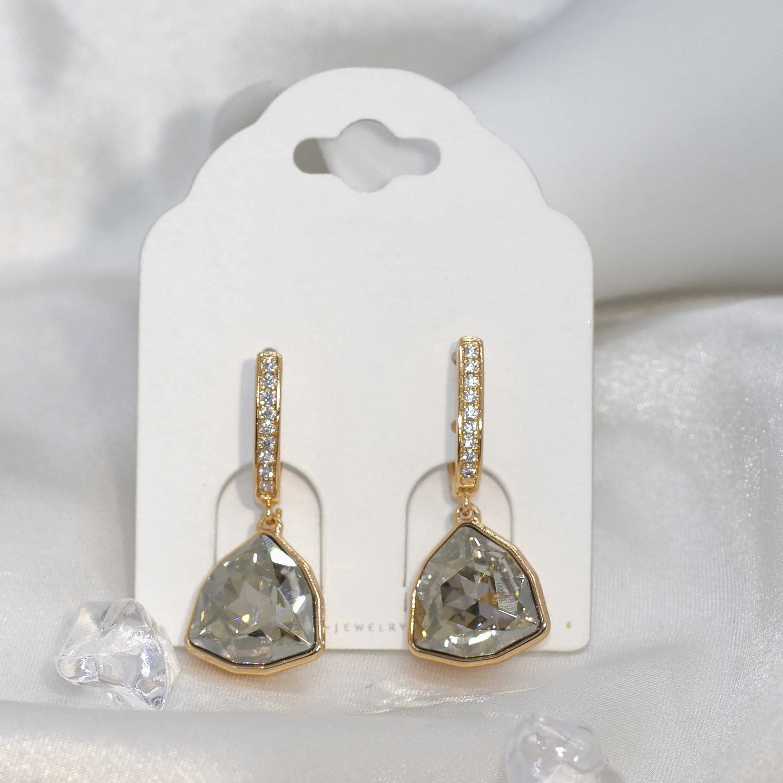 

CHARMOMENT Jewelry Triangle Earrings New Trendy Zircon Crystal Aesthetic Drop Earring Gold Color Light Green Rhinestone Ear Gift