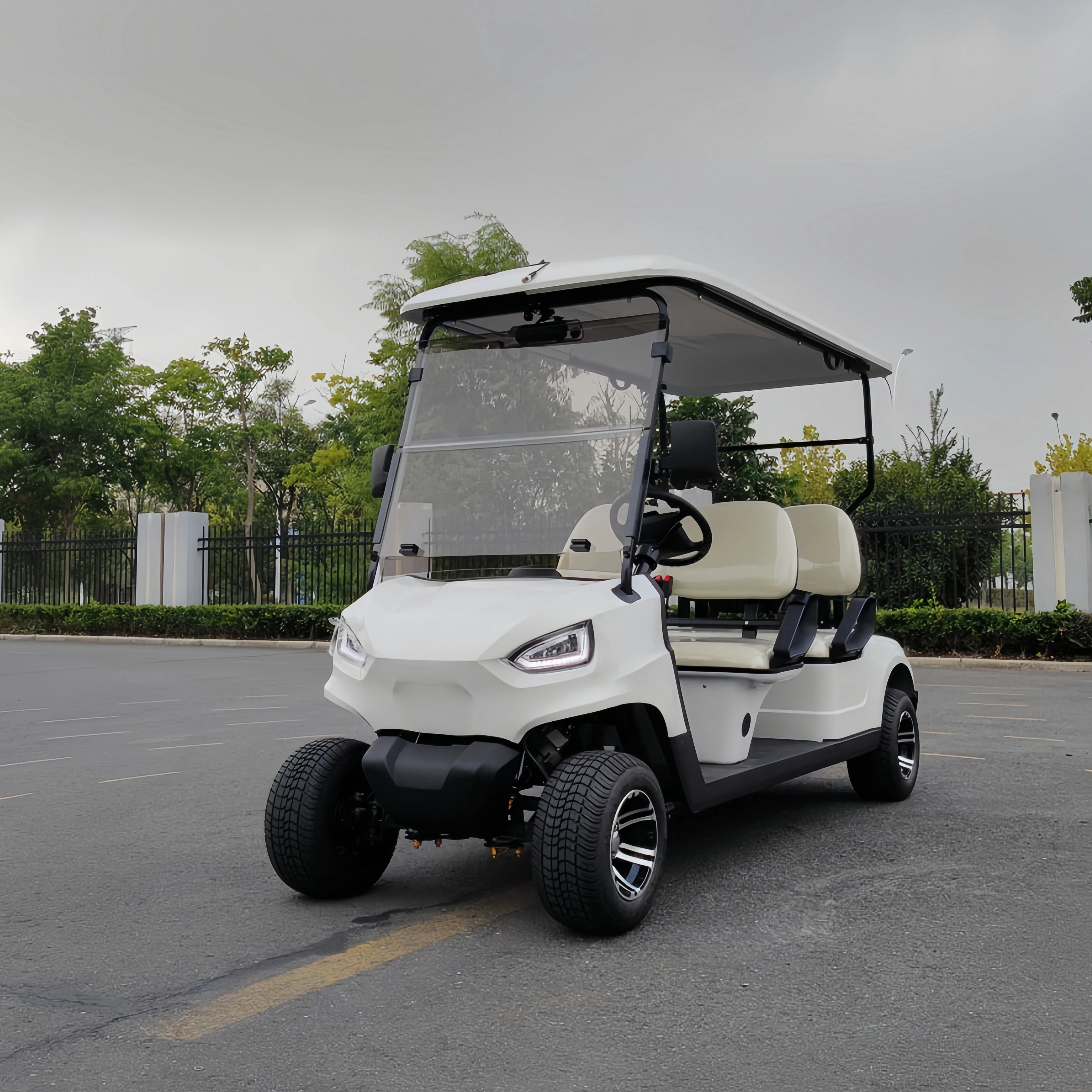 4+2 Seaters Electric Golf Cart Low Speed Offroad Electric Vehicle Club Cart Street Legal Golf