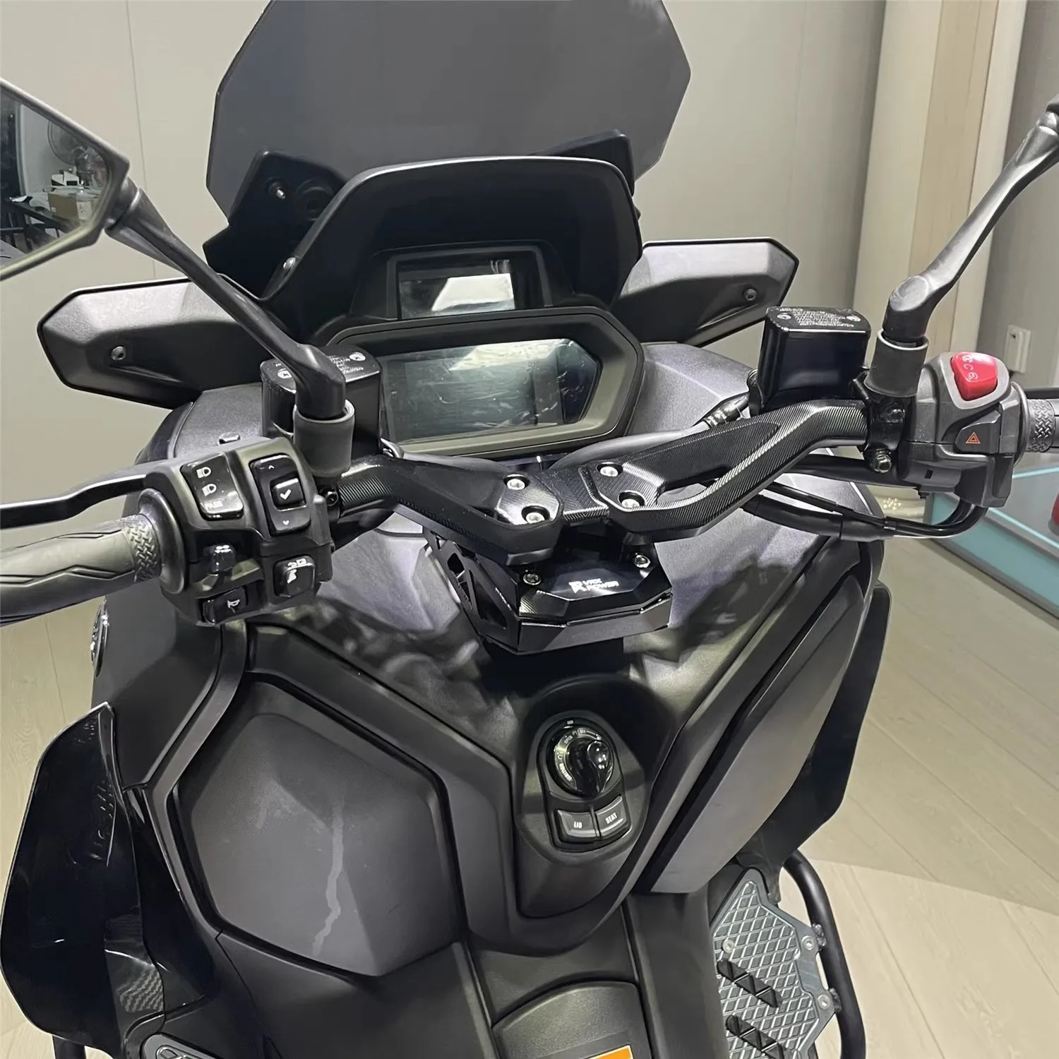 Modified motorcycle xmax300 handle bar cnc aluminium alloy