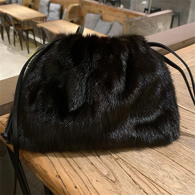Women's Winter Drawstring Closed Fur Bag Luxury Mink Fur Large Capacity Handbag Women's Stylish Elegant Fur Shoulder Bag