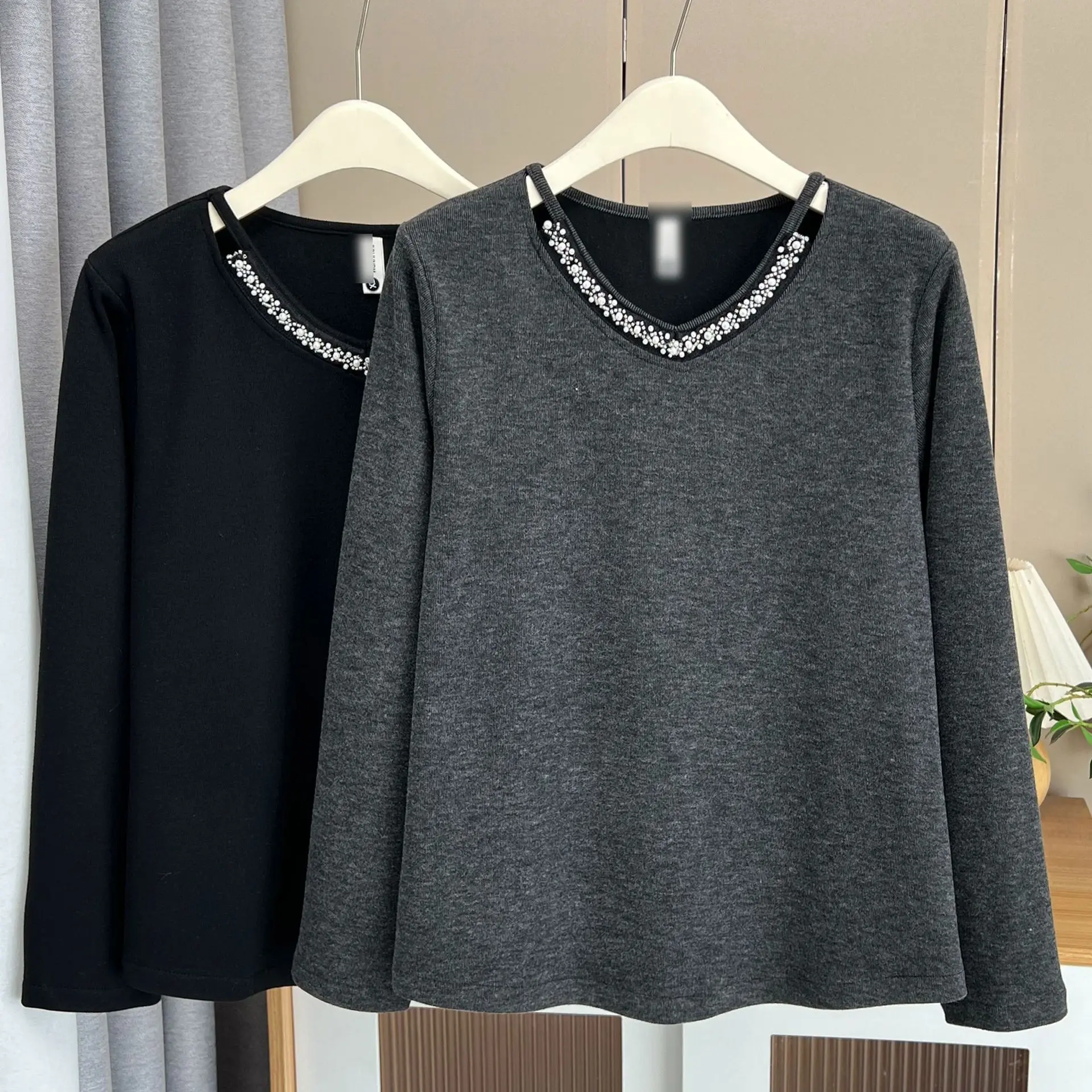 XXXXL Fashion Plus Size Woman Clothing T-Shirt Autumn And Winter New Hollow Out V-neck Beaded Fleece Warm Tops 196