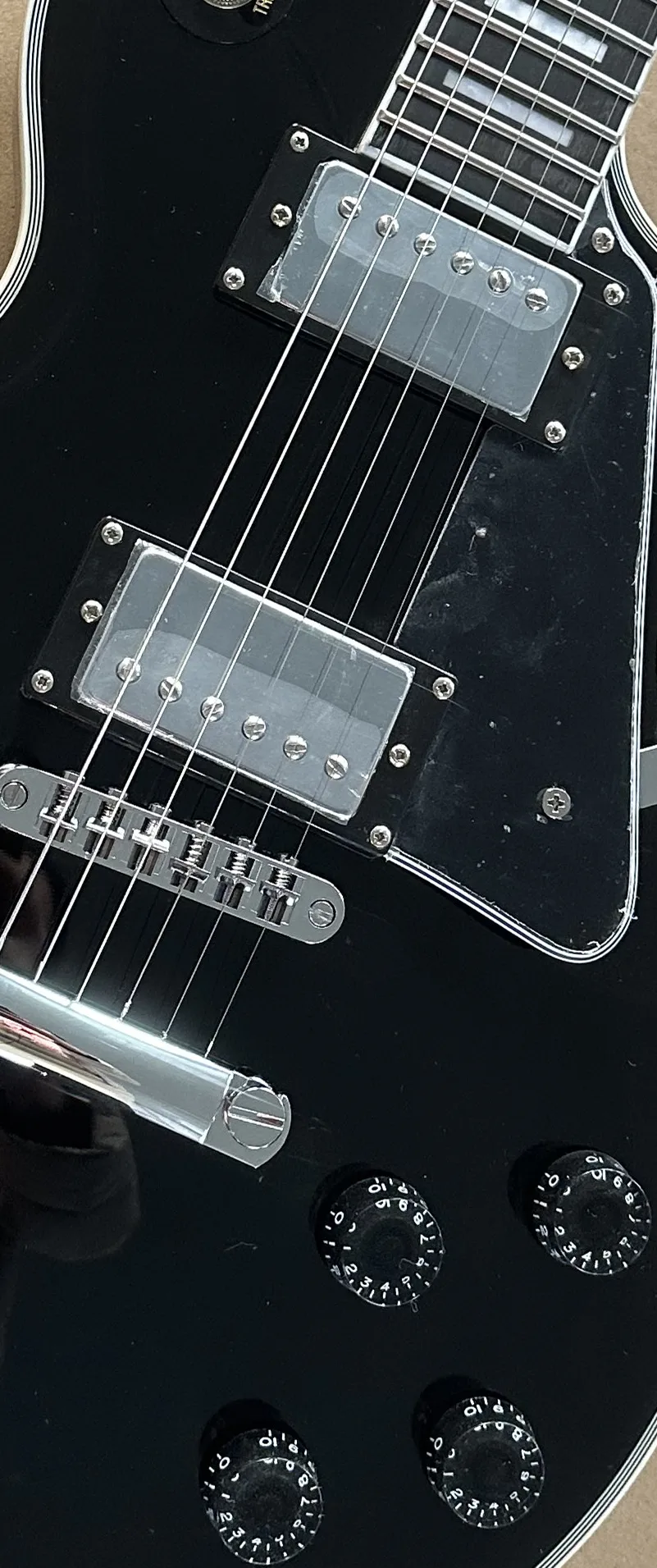 

Customized electric guitar, black glossy, silver accessories, imported paint, fast shipping included