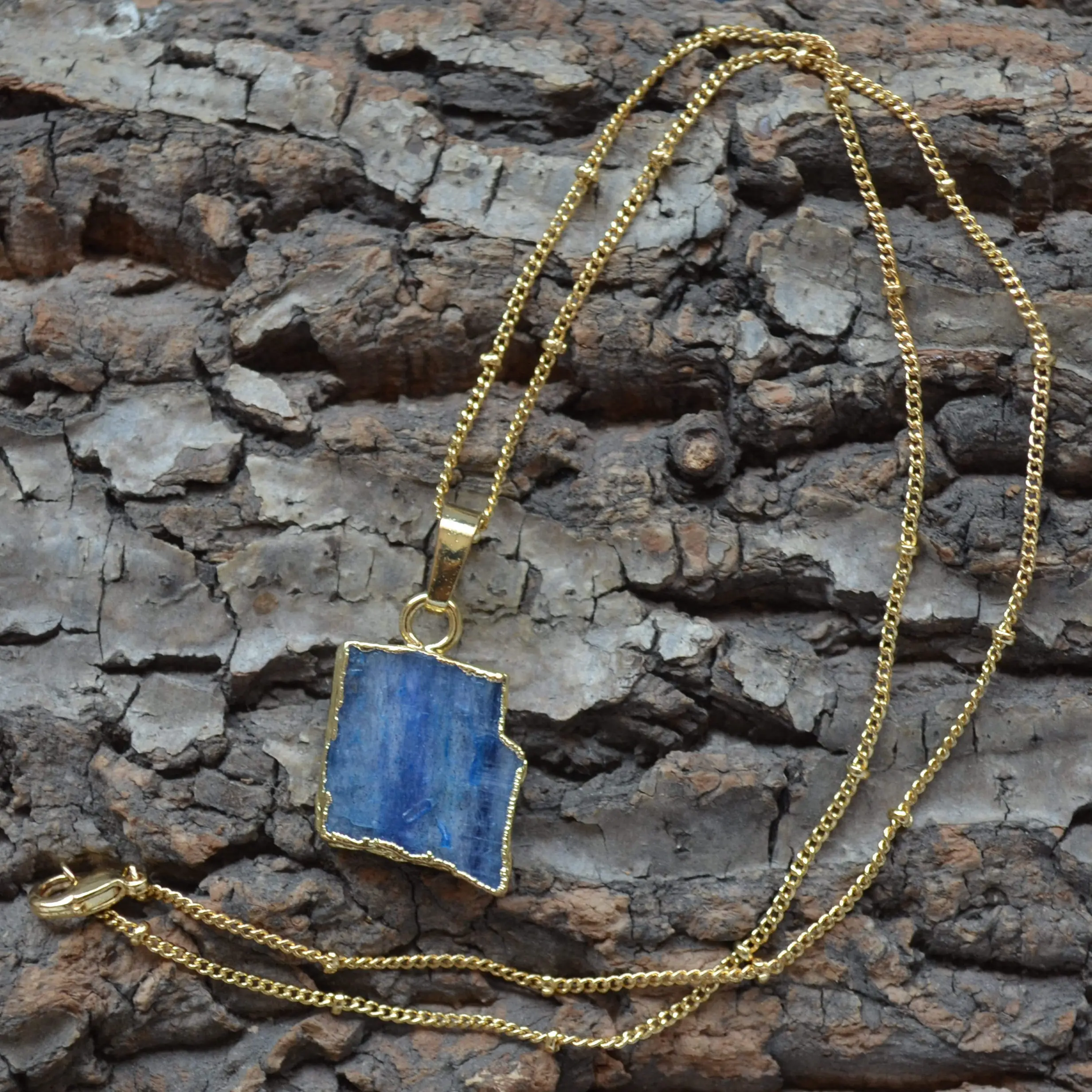 

Nature Kyanite pendant healing necklace Fashion blue quartz jewelry