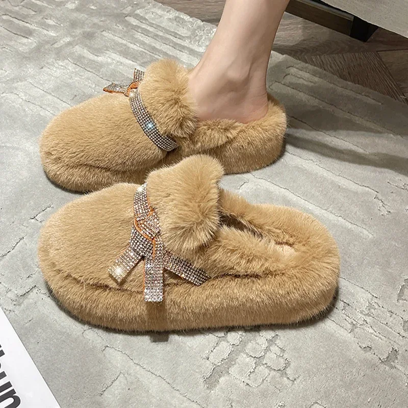 

Женские меховые домашние тапочки на плоской платформе, новые теплые роскошные туфли с кристаллами, зима 2024, повседневные короткие плюшевые женские шлепанцы с ремешком на пятке