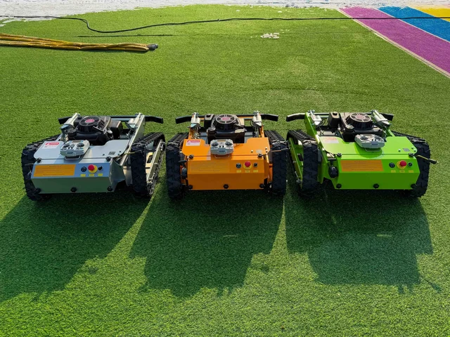 The automatic lawn mower has strong power and is easy to operate. The mini agricultural lawn mower covers all terrains 4