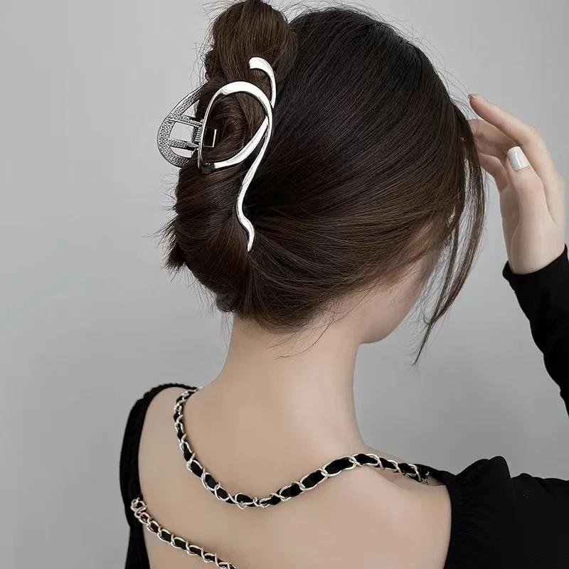 Luxury Hollow Out Metal Hair Claw For Women Girls Geometric Hair Crab Female Vintage Bowknot Catch Clip Fashion Hair Accessories catch me if you can