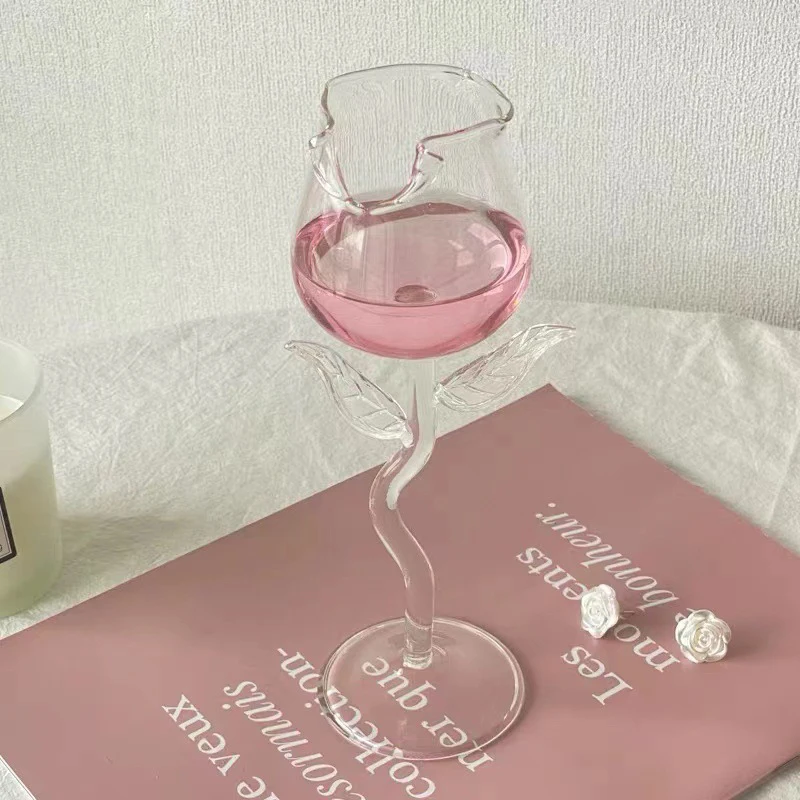 Elegant Rose-Shaped Wine Glasses with Colored Leaves
