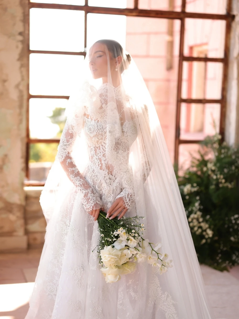 Abito da sposa in pizzo a trapezio con colletto alto modesto Abito da sposa  elegante a maniche lunghe 2025 Abiti bianchi personalizzati per la sposa, image size:1000x1333