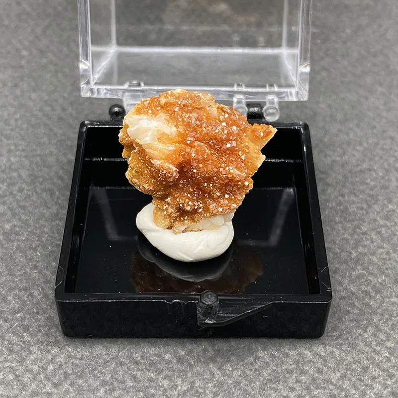 100%  Natural Vanadinite  Mineral Specimens Stones and Crystals Healing Crystal+Box size:35*35*35mm