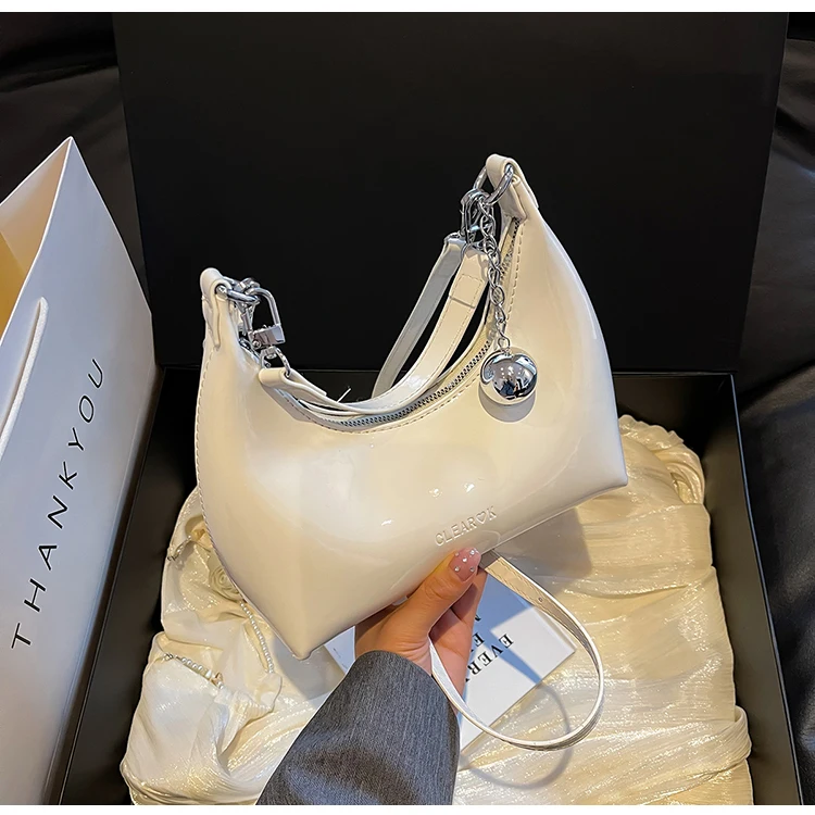 Borsa A Tracolla A Forma Di Ciliegia: Un Tocco Fruttato Per Il Tuo Look!