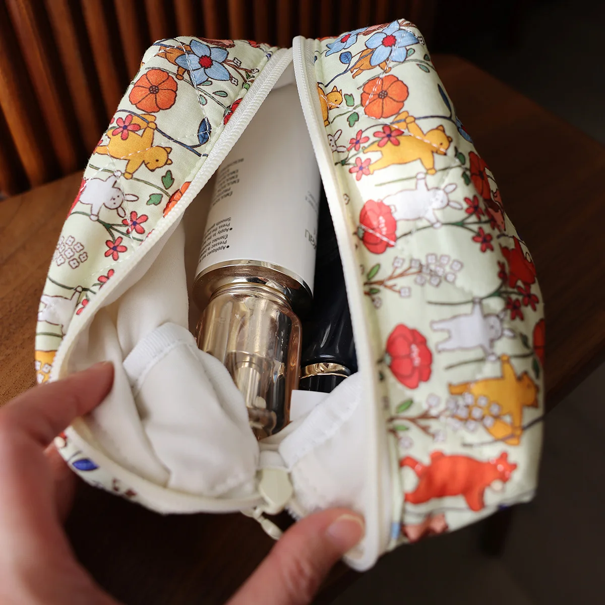 Portable cosmetic bag cute cartoon flower print toiletry bag travel supplies skin care storage bag multifunctional liner bag 4