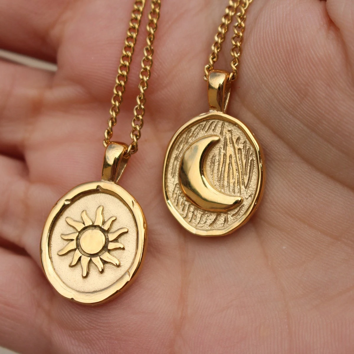colar-pingente-oval-starburst-para-mulheres-banhado-a-ouro-18k-a-o