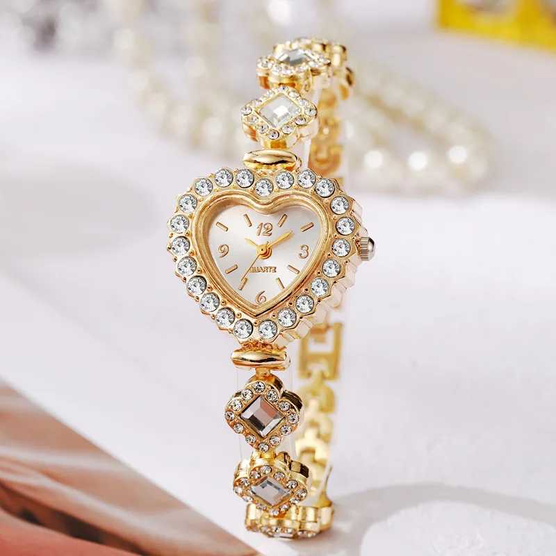 Fashionable heart-shaped dial women's watch exquisite dial quartz bracelet watch