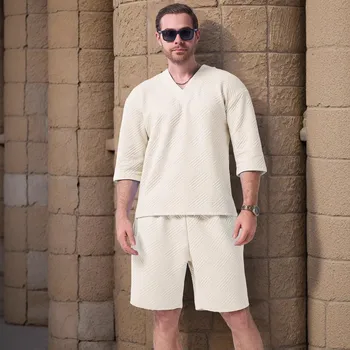 The 2025 new men's summer suit is a casual and versatile solid-color jacquard V-neck short-sleeved T-shirt with two shorts