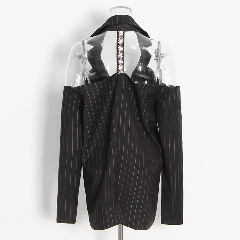 Рисунок 4 - Женский костюм с открытыми плечами