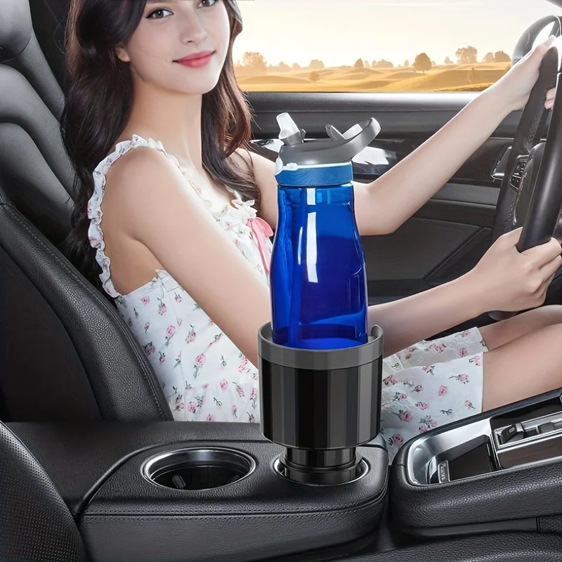 Mulher no carro com o suporte