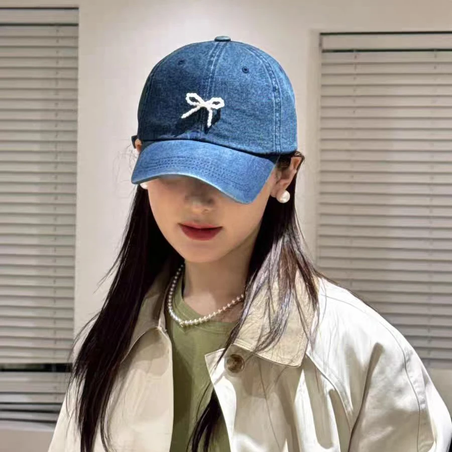 

Джинсовая шапка в стиле хип-хоп с жемчугом и бантом