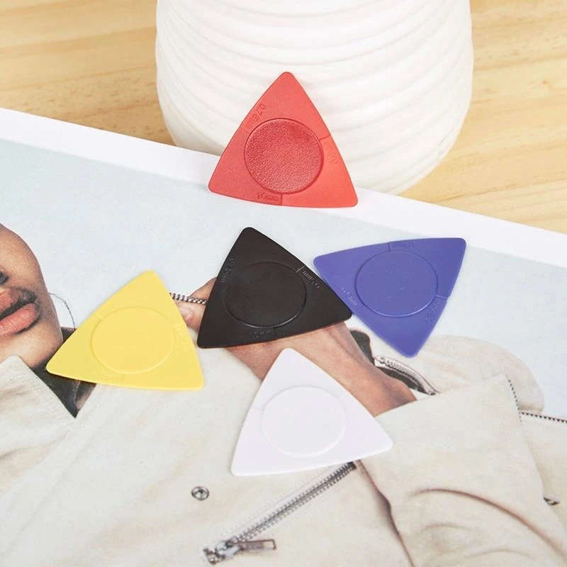 10Pcs 3 In 1 기타 추천 Plectrum 키트, 블랙/화이트/레드/옐로우/블루 기타 패들, 기타 베이스용 플라스틱 기타 추천