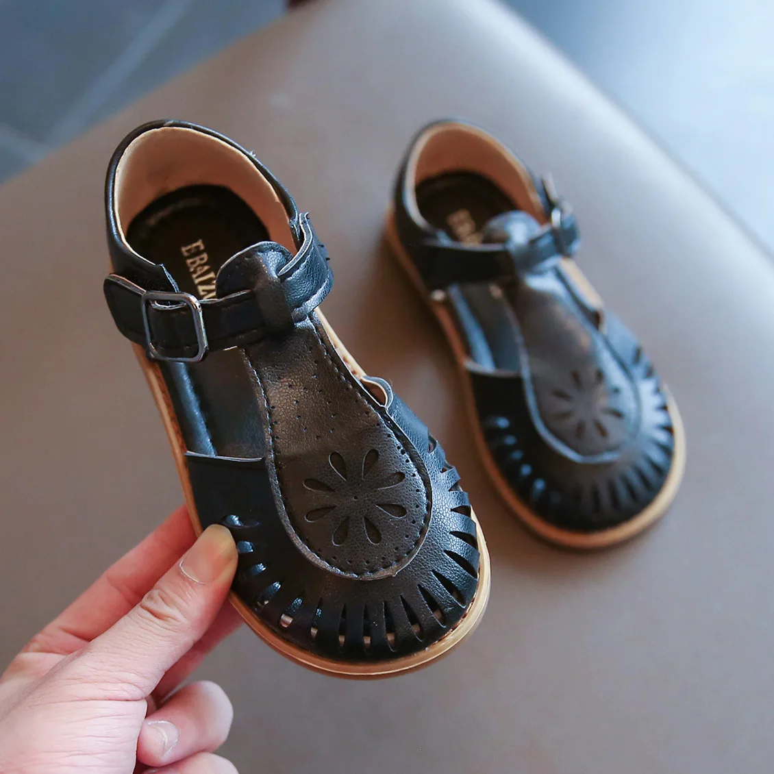 Children Sandals Kids Shoes Kids Sandals Beach Shoes Girls Sandals Children's Hollow Soft Sole Shoes Carved Fashion Princess Shoes Beach Cut-outs Princess