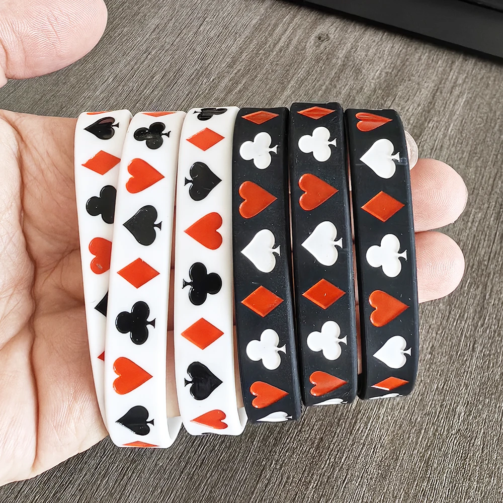 4-30 stücke Casino Party Gefälligkeiten Silikon Armbänder Poker Gummi Armband Las Vegas Nacht Thema Party Spielkarte Geburtstag liefert