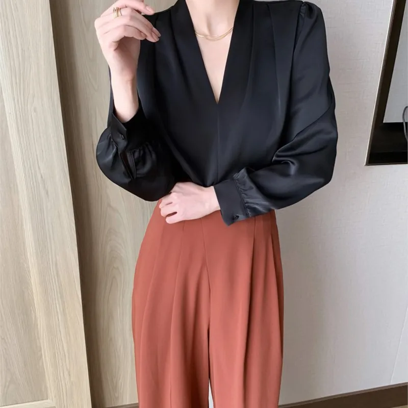 Women's Long-Sleeved Shirt with Black Collar New Simple and Sensitive Business