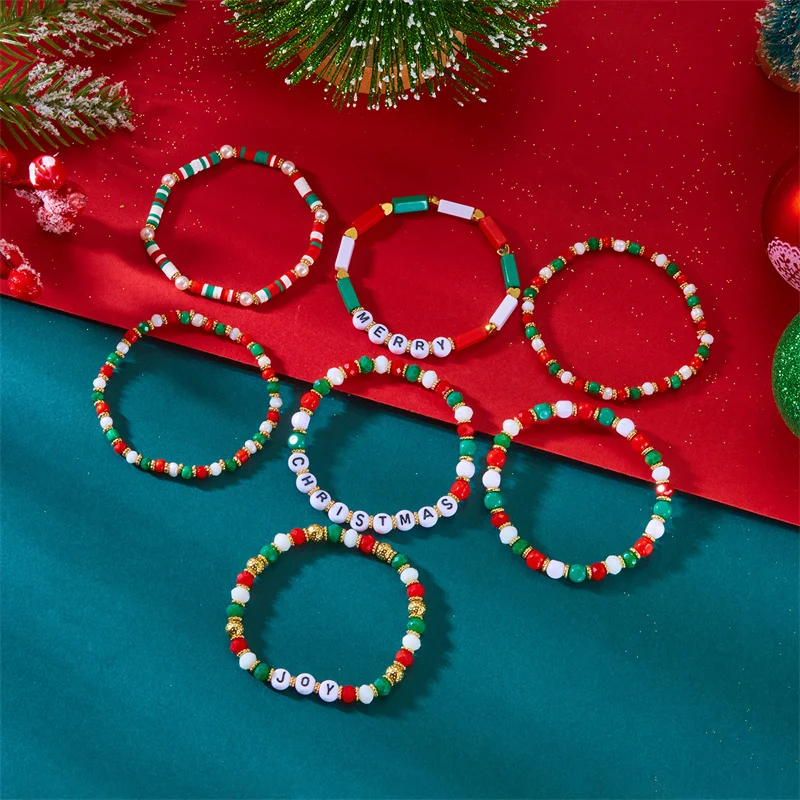 Mehrschichtiges Weihnachtsarmband-Set für Frauen, handgefertigt, rot, grün, Reisperlen, Buchstabe, elastische Armbänder, Weihnachtsfeier, Schmuck, Geschenke – Detail 9