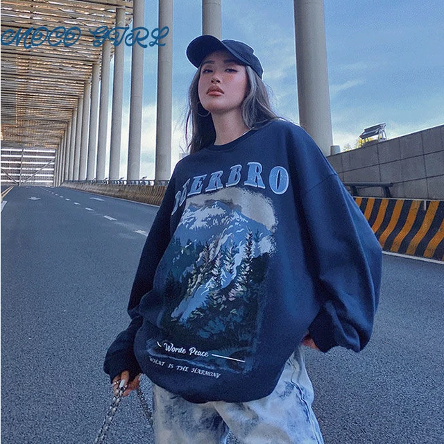 Sudadera oversize con capucha y estampado gráfico de anime