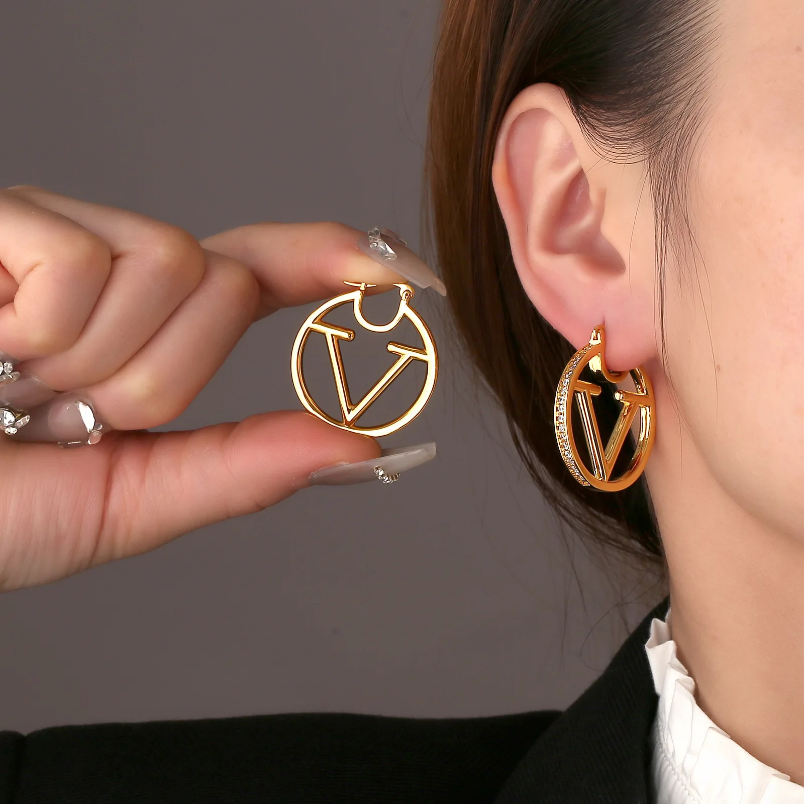 Double Sided Fashionable Round Letter V Zircon Ear Buckle for Women High-Quality Sense Hollow Jewelry Girls' Charm Earrings 5