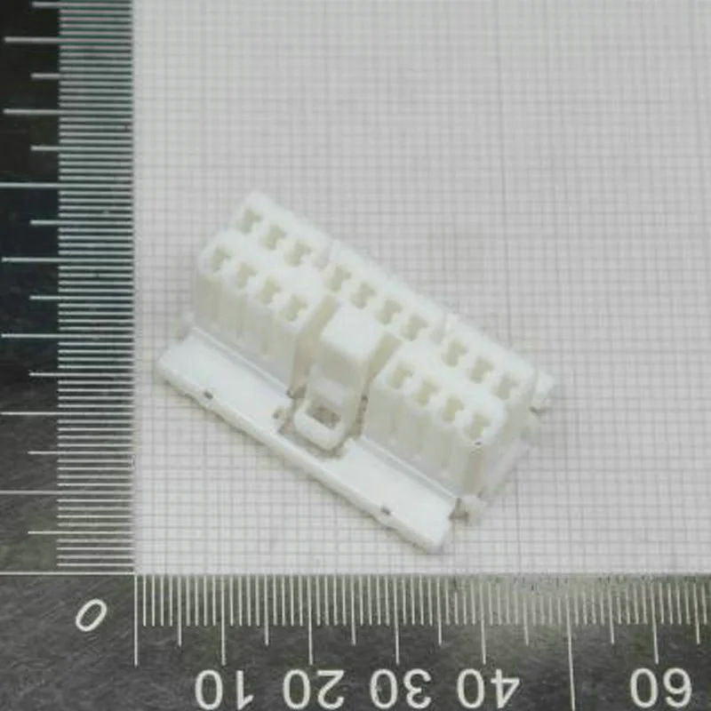 Connettore Tyco Originale Da 10 Pezzi 173853-1 Multilock 18P Guscio Femmina Bianco