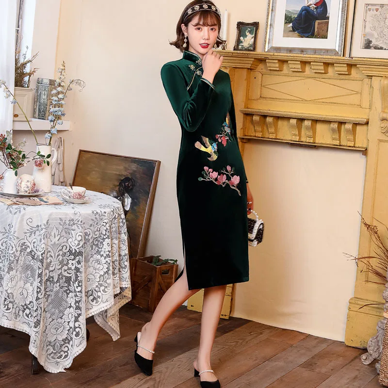 

2023 Medium Length Cheongsam Velvet Stand Collar Performance Clothing Chinese Traditional Qipao Evening Wedding Dress for Women