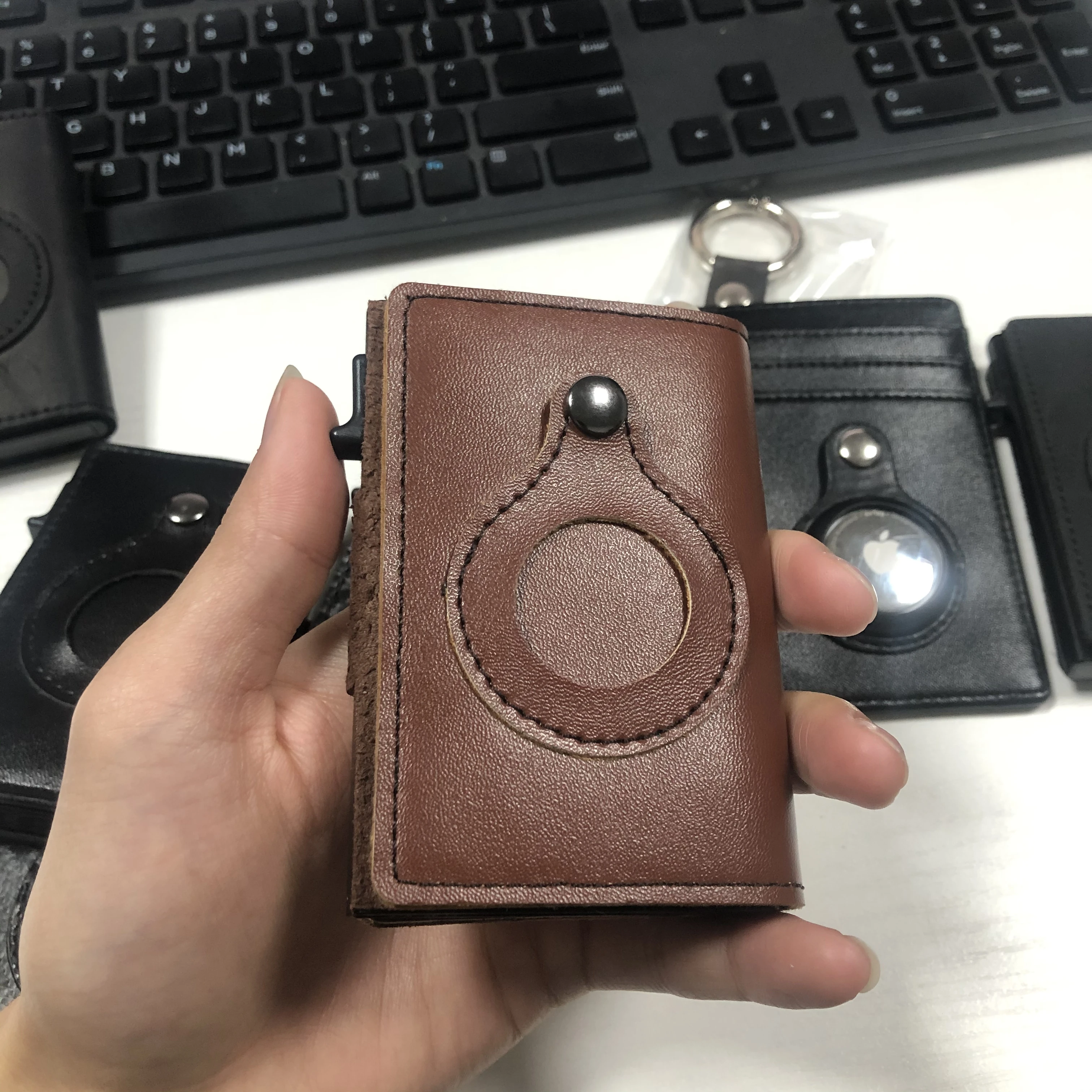 Air Tag Wallet Smart Air Tag Wallet Premium PU Leather Credit Card Holder Anti-lost Case RFID Multifunctional Wallet AirTag