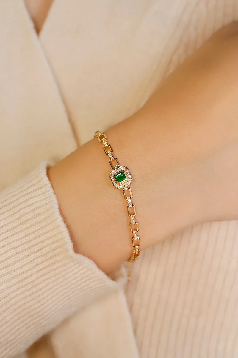 Metal: 18K Yellow Gold elegant real emerald bracelet