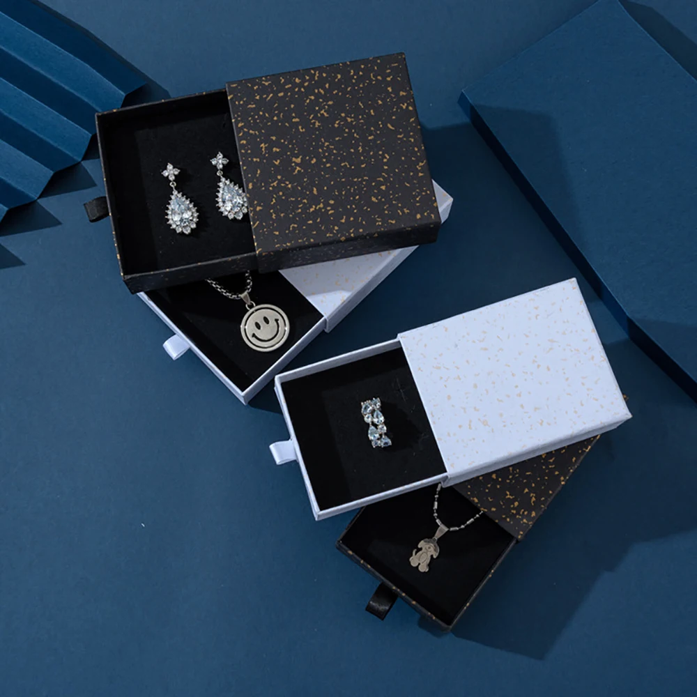 24 Stück Weiße und Schwarze Schmuckboxen aus Karton, Luxuriöse Goldmuster-Schiebeschachteln für Ringe, Ohrringe, Halsketten, Geschenkverpackung und Organizer – Detail 10