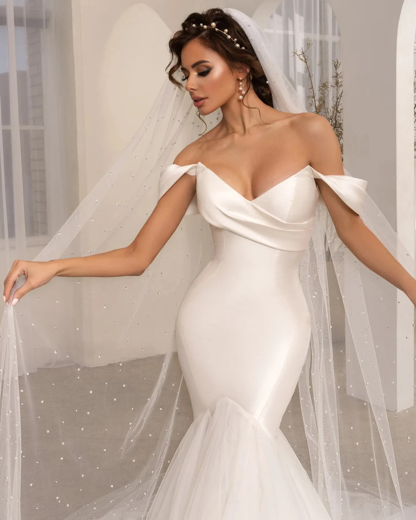 Bohemian Wedding Dresses Fashion  A-Line Beautiful Satin Mermaid Off Shoulder Mopping Bride Gowns Sexy Backless Sleeveless 2023