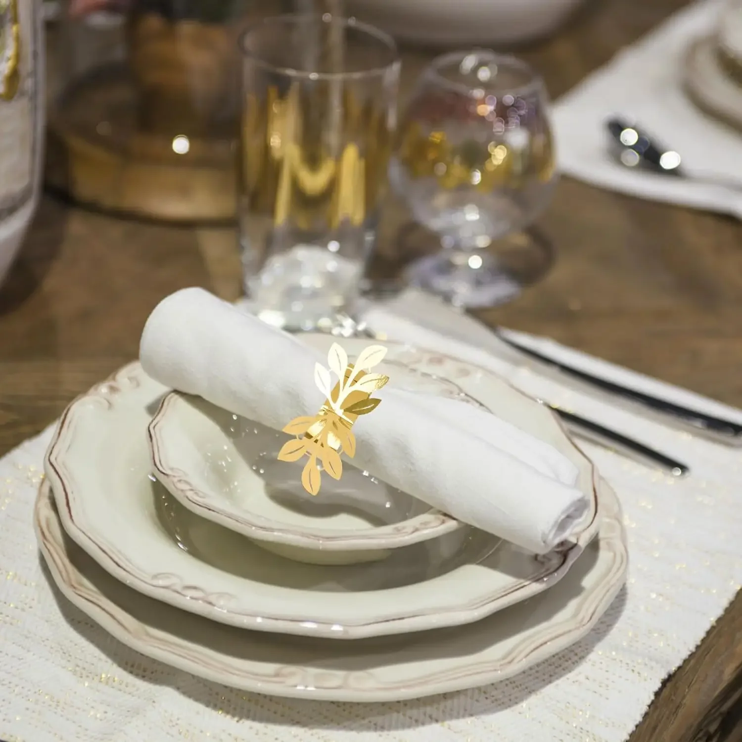 100Pc Gold Leaves Napkin Buckle, Reflective Gold Leaf-Shaped Paper Napkin Holder Rings for Dinner Party Celebration Table Decor