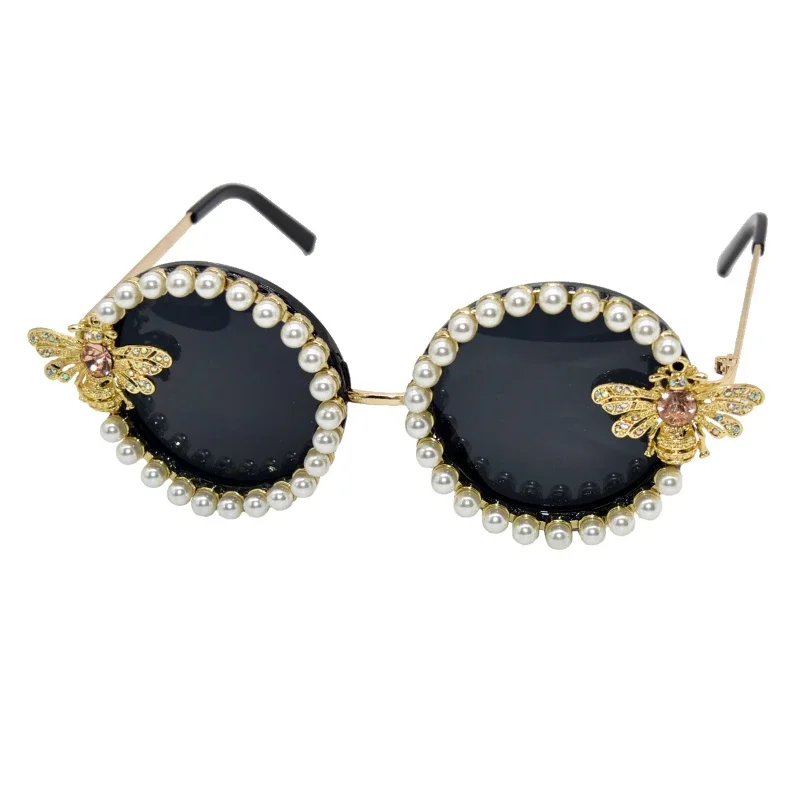 

2023 Baroque Round Sunglasses Women Pearl Sexy Girls Bee Sun Glasses Rhinestone Ladies Shades for Party Oculos De Sol Feminino