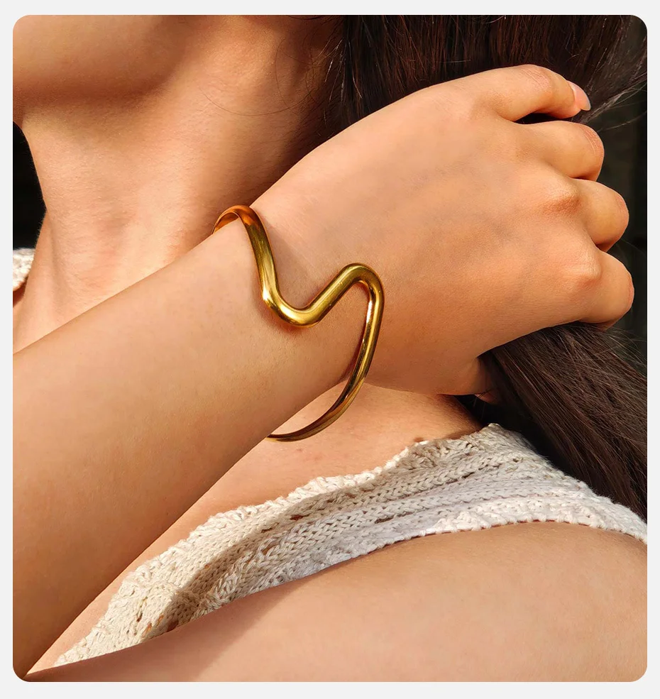 Vnox Minimalistisches Edelstahl-Armband mit doppelter Manschette, geometrische Ästhetik, vergoldete Armreifen, Damen-Handarm-Schmuckgeschenke – Detail 4