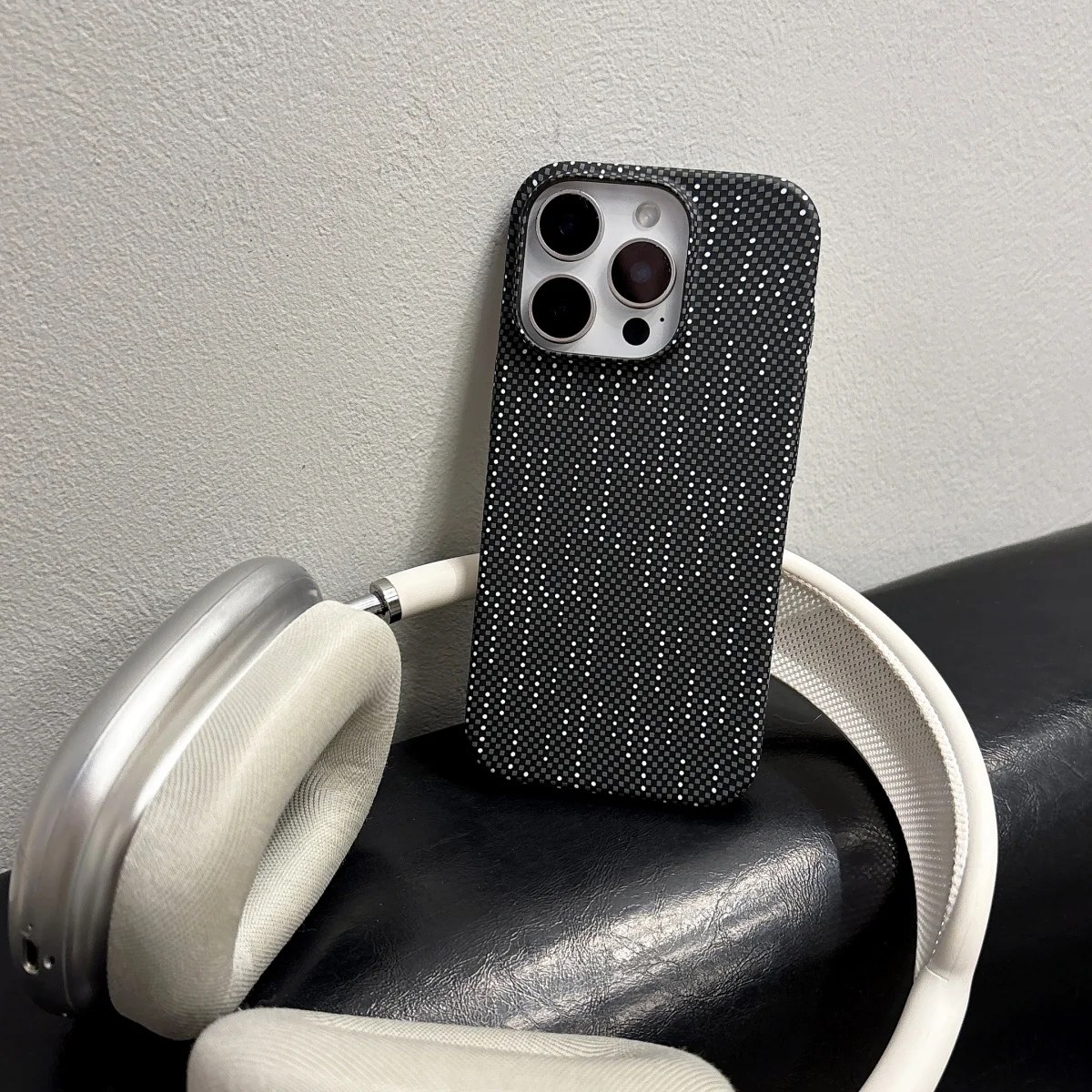 Luxury Carbon Fiber Pattern Retro Hard Case with Kevlar Line Texture