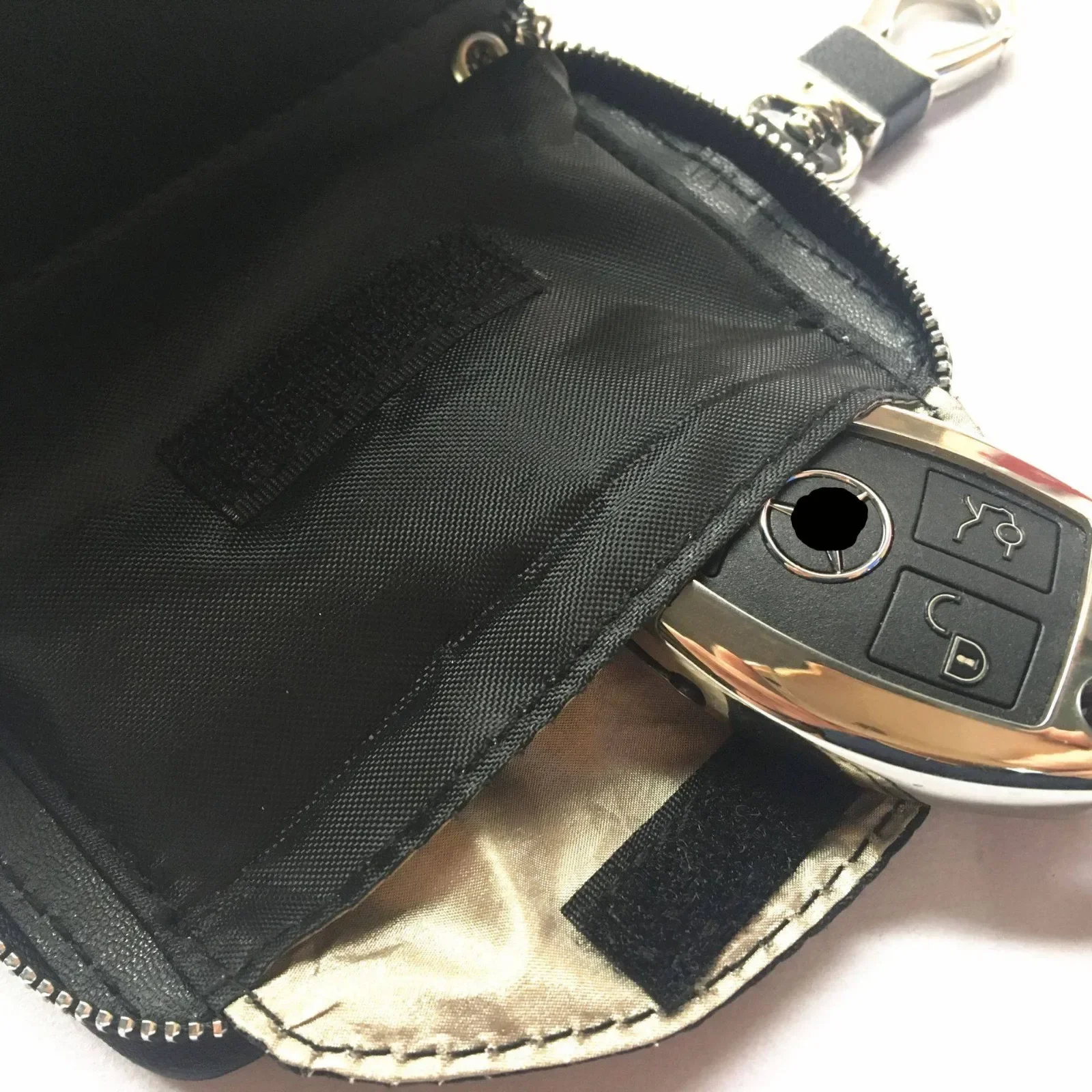 Premium RFID Signal Blocking Faraday Pouch for Car Keys – Enhanced Privacy Protection