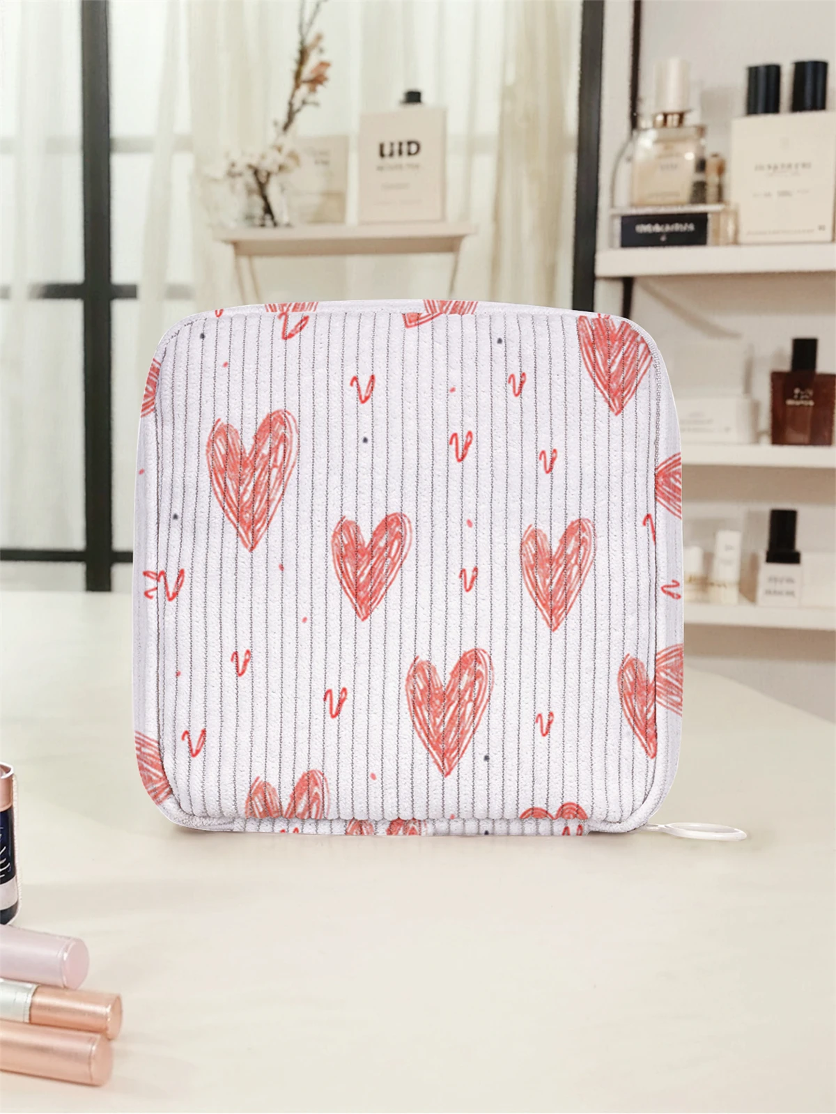 Love pattern printed sanitary napkin storage bag, women's lightweight tissue bag, sanitary tissue bag