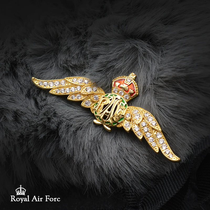 United Kingdom RAF Royal Air Force Pilot Medal for Cap Clothing
