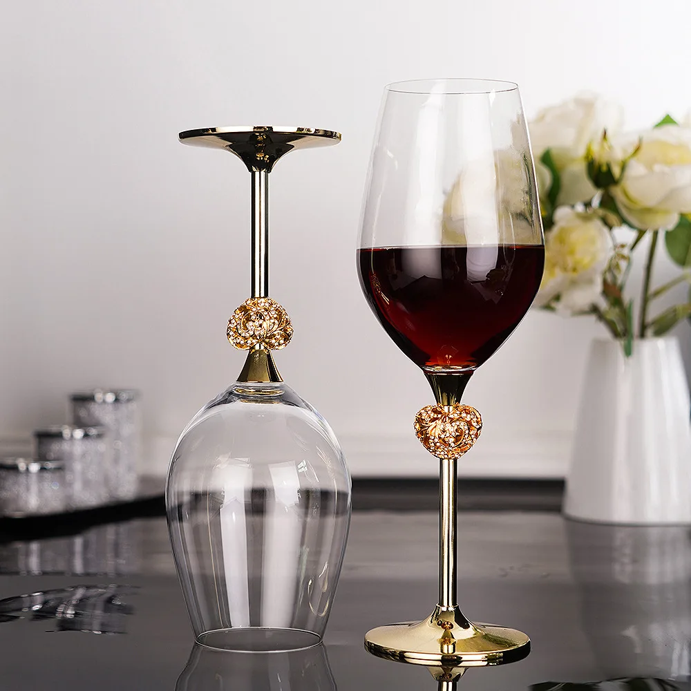 https://ae01.alicdn.com/kf/Se0f8320dd7de469ab58b0f0c50aa5811O/Golden-heart-shaped-rod-ins-Netflix-love-clear-red-wine-glasses-creative-love-wine-glasses-champagne.jpg